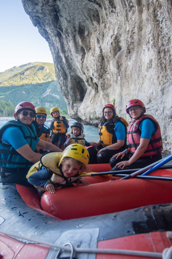 Groupe de rafting sur la Durance dans les Hautes-Alpes