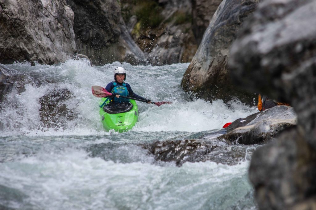 Cours de kayak dans les rapides du Guil